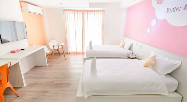 Двухместный номер Deluxe с балконом The Tint At Phuket Town - SHA Plus