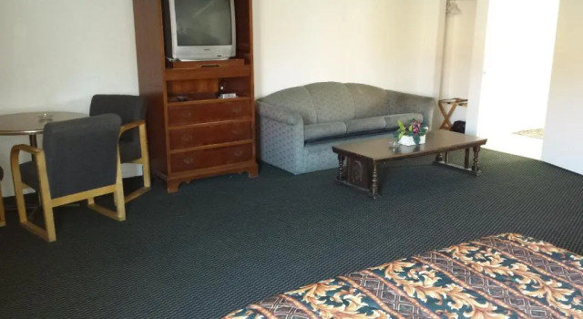Четырёхместный номер Standard New Kansan Motel
