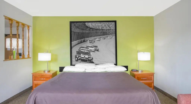 Люкс Super 8 by Wyndham South Boston VA