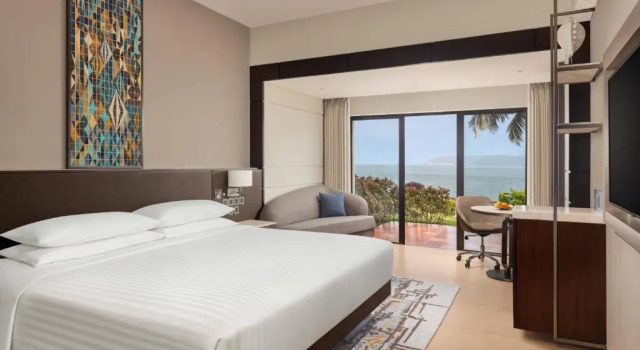Номер Standard с видом на залив Goa Marriott Resort & Spa