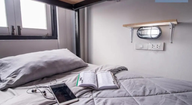Кровать в общем номере Zee Thai Hostel