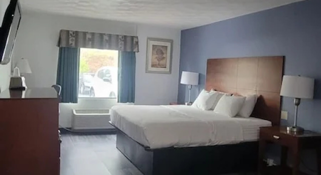 Номер Economy Royal Inn & Suites