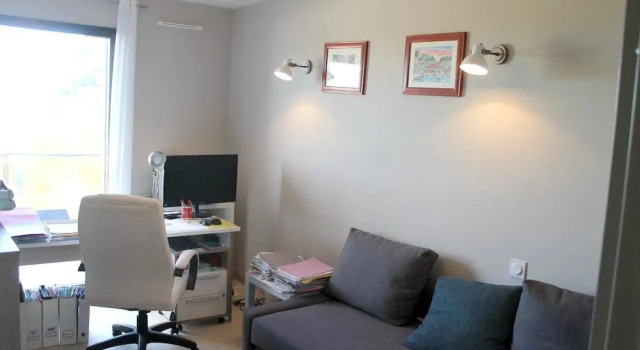 House with 4 Bedrooms in Villeneuve-Lès-Avignon, with Wonderful Mountain View, Enclosed Garden And Wifi, Prenota Casa vacanze Cottage a ViaRhona, Cottage