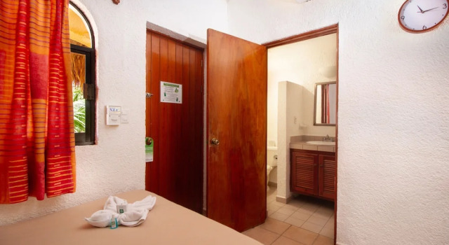 Четырёхместный номер Standard с балконом Hotel Bosque Caribe, 5th Av. zone