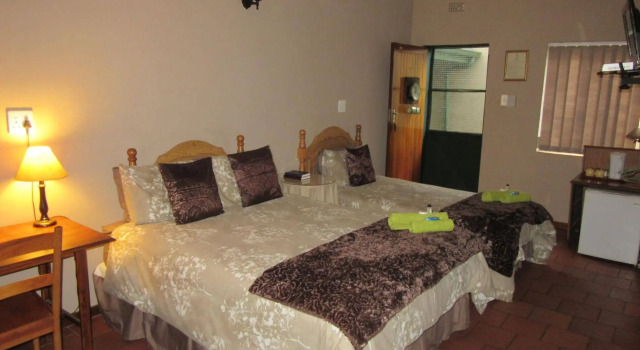 Milton's Guesthouse, Prenota Hotel Hotel a Waterberg con colazione, Colazione