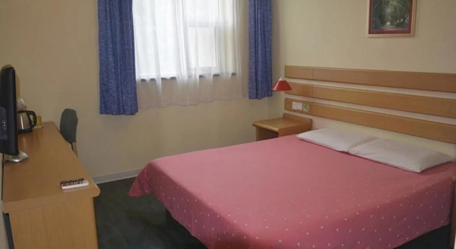 Home Inn Linyi People's Square, Prenota Hotel Hotel a Shandong con parcheggio, Parcheggio