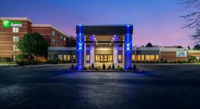 Кровать в общем номере Holiday Inn Express Naperville by IHG