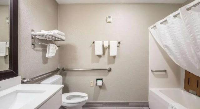 Люкс Quality Inn & Suites Lodi I-90