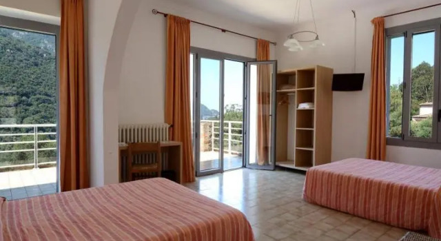 Двухместный номер Standard с балконом Hôtel Colombo- Porto Corse