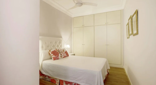 Large 3 Bd Apartm 200 m Square With View to the Royal Palace. Palacio, Забронировать Отель Мадрид Провинция Мадрид, рядом с Церковь Сан-Педро-Эль-Вьехо