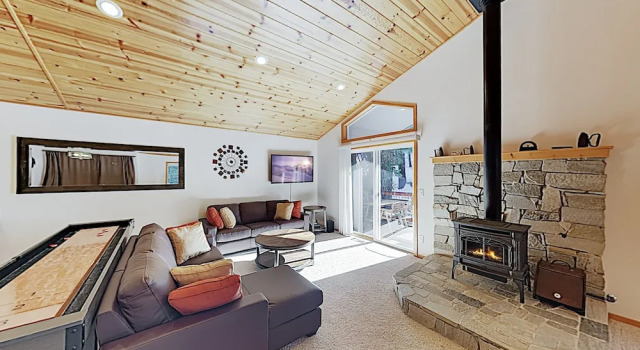Alpine Haven: Spacious West End Donner Lake Home! home, Book Lejlighed Donner Lake Californien