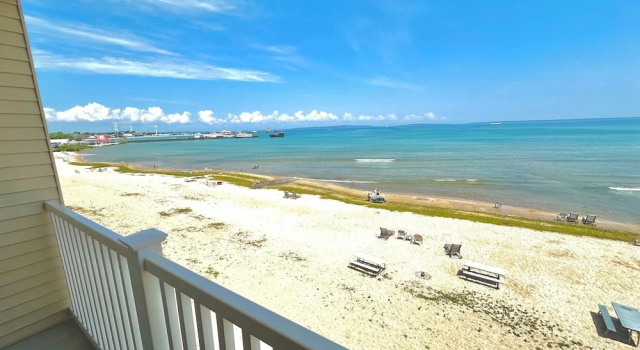 Семейный люкс Mackinaw Beach and Bay Inn & Suites