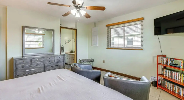 Коттедж Canalfront Retreat w/ Heated Pool & Hot Tub!