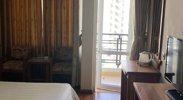 Шестиместный семейный номер Standard с балконом и с видом на город Golden Sea Hotel