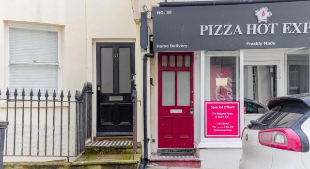 Cosy three bedroom flat next brighton seafront SLEEP 8