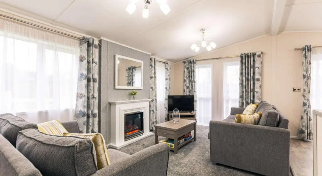 Moore Lodge with Hot Tub, Book Hotel Barmby Moor Merseyside