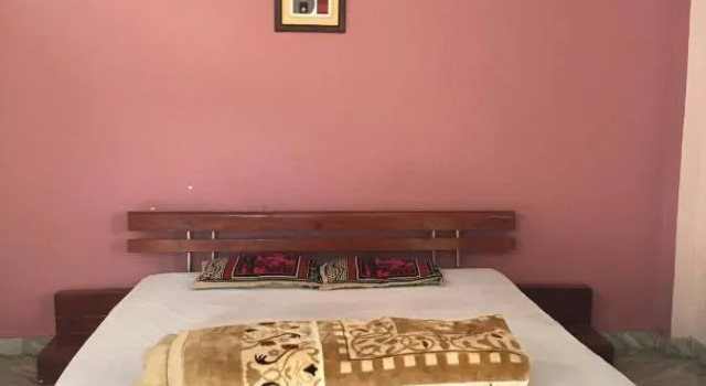 OYO HOME 83298 Master Hotel, Prenota Hotel Sirsaganj India