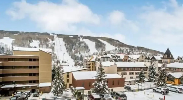 Vantage Point Apartments with easy Access to Gondola by RedAwning, Забронировать Апартаменты/квартира Отели Вейл с парковкой, Парковка