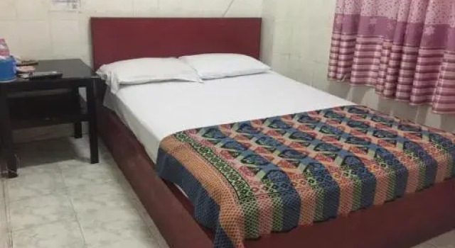 Thukha Myaing Guest House 1 - Burmese Only, Book Pension Gæstehuse i Yangon Region, Pension