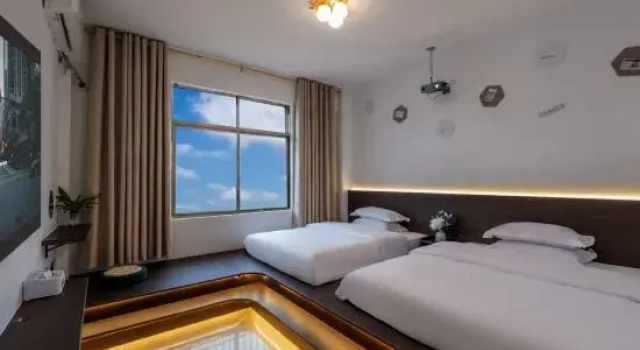 Кровать в общем номере с 4 комнатами Moyan Light Luxury Sea View Audio-Visual Homestay