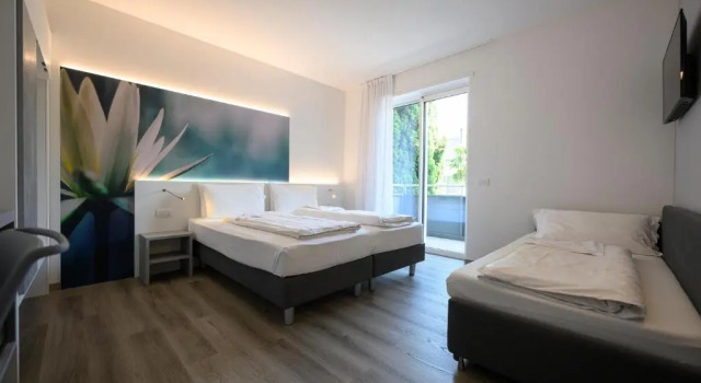 Трёхместный номер Standard Hotel Riviera