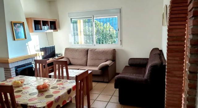 Villa With 4 Bedrooms in Daimalos, With Wonderful Mountain View, Private Pool, Enclosed Garden Near the Beach, Boek Villa Hotels in Arenas met parkeren, Parkeren