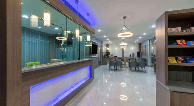 Days Inn & Suites by Wyndham Downtown/University of Houston