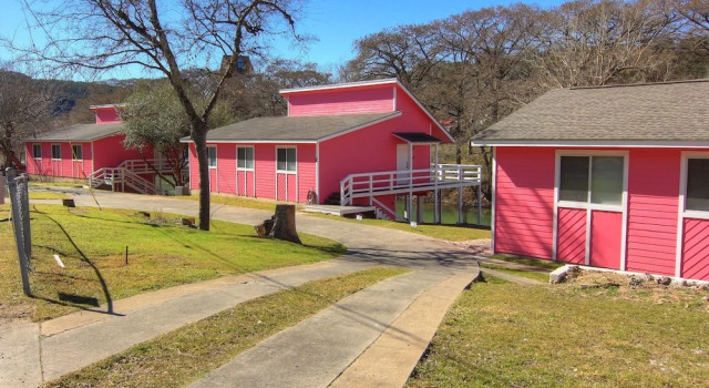 Three Pink Housez RR1 3, Book Feriehus Sattler USA