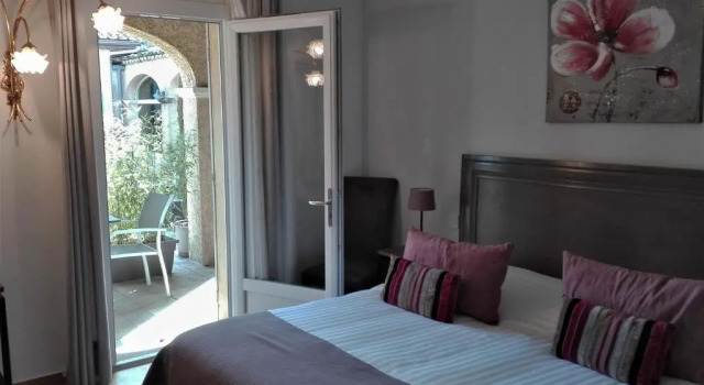 Номер Superior Logis Hôtel Fabian des Baux