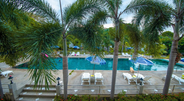 Двухместный номер Deluxe с видом на бассейн Bay Beach Resort