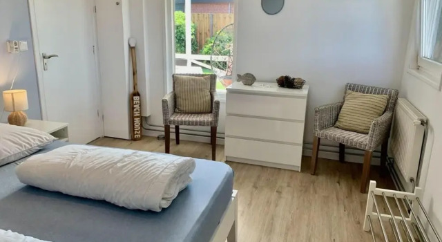 Coastal Hideaway Bungalow With Garden, Rezervasyon Tatil Evi Schagen 