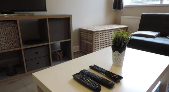 Коттедж 5 Bed Camberley Airport Accommodation