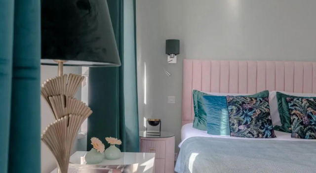 Notting Hill & Hyde Park EXCLUSIVE WEST-END SERENE DESIGNER FAMILY HOME 5Bed4bath, Забронировать Отель Отели Лондона 5 звезд, рядом с Парк Кенсингтонские сады, 5*