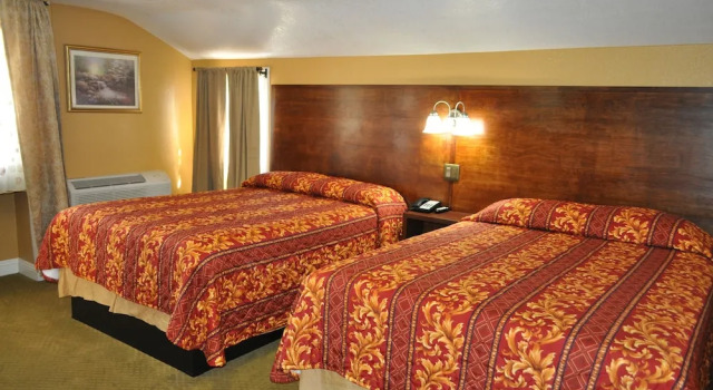 Четырёхместный номер Standard с балконом Santa Cruz Inn