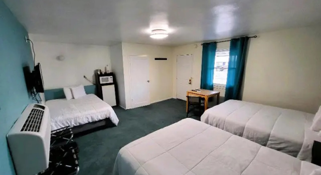 Трёхместный номер Standard Roses Motel