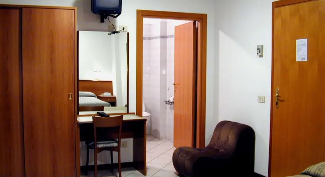 Трёхместный номер Standard Hotel Astoria