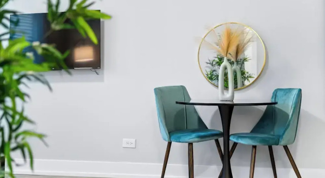 Stylish 1BR in Lakeview - Brompton 1 rep