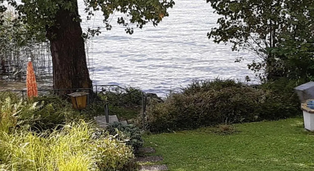 Апартаменты Lakeside Apartment