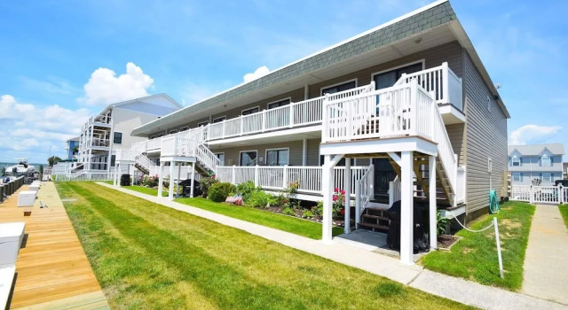 Bridgepoint Ii 5d 2 Bedroom Condo by RedAwning