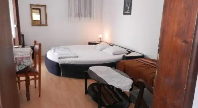 Apartments Sino More, Забронировать Апартаменты/квартира Отели Lustica с парковкой, Парковка