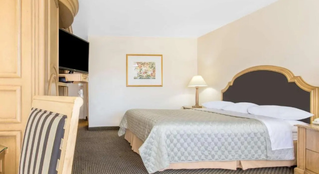 Accessible Zimmer Days Inn by Wyndham Modesto