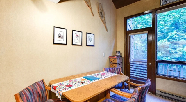 59sw - Fireplace - Dishwasher - Washer/dryer - Sleeps 6 2 Bedroom Home by RedAwning, Buchen Sie Ferienwohnung Hotels in Glacier mit Parkplatz, Parkplätze