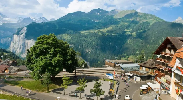 Номер Superior с балконом и с видом на горы Hotel Silberhorn - Residences & Spa Wengen