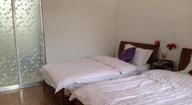 Lijiang Lis Hostel, Забронировать Хостел Хостелы Лицзян, рядом с Улица Сквер-стрит Древнего города Шухэ, Хостел