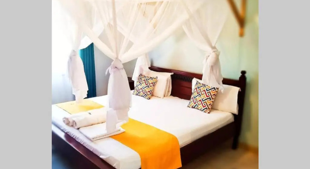 Kent Villa-Exquisite 5 bedroom all ensuite Villa in Nyali, Book Villa Hotels in Coast Region with Parking, Parking