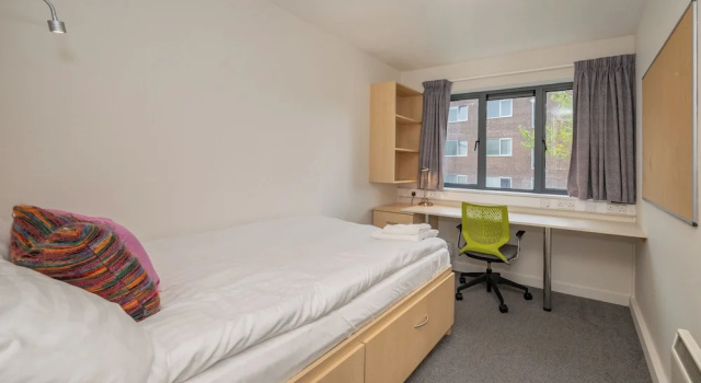 Двухместные апартаменты с 3 комнатами University Hall - UCC Summer Beds