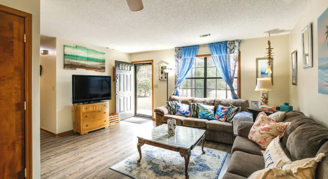 Коттедж Cozy Home w/ Fenced Backyard in Sunset Beach!