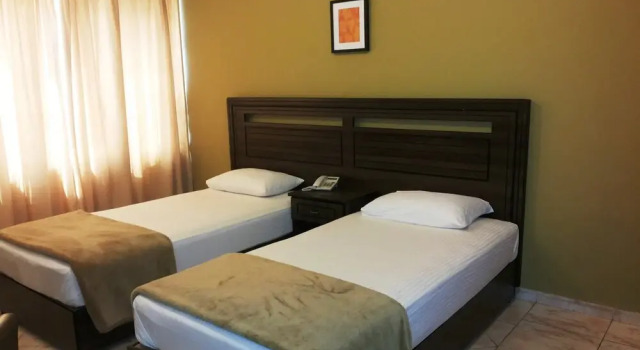 Amwaj Hotel Suites, Rezervați Hotel Hoteluri în Al Ḩayrah cu parcare, Parcare