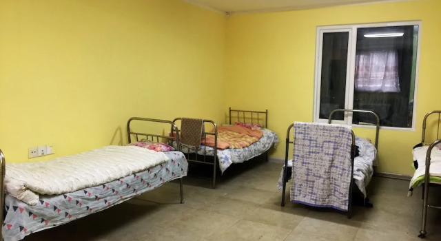 Кровать в общем номере с балконом Travel Mongolia Guesthouse