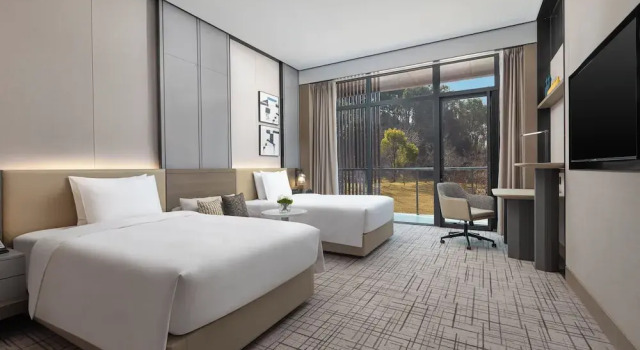 Четырёхместный номер Standard с балконом Crowne Plaza Quzhou, an IHG Hotel